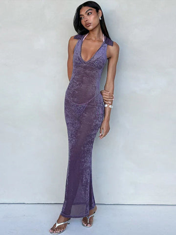 Vestido de vacaciones con cuello vuelto y perspectiva de terciopelo