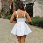 Vestido de vacaciones con tirantes finos, corte A y cintura cruzada
