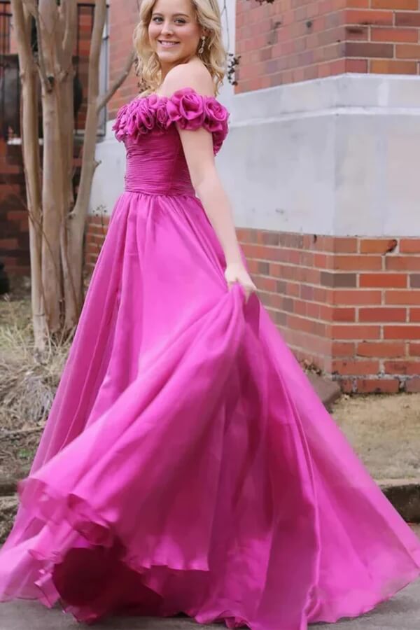 Vestidos de fiesta de tul magenta con línea A, hombros descubiertos y flores 3D
