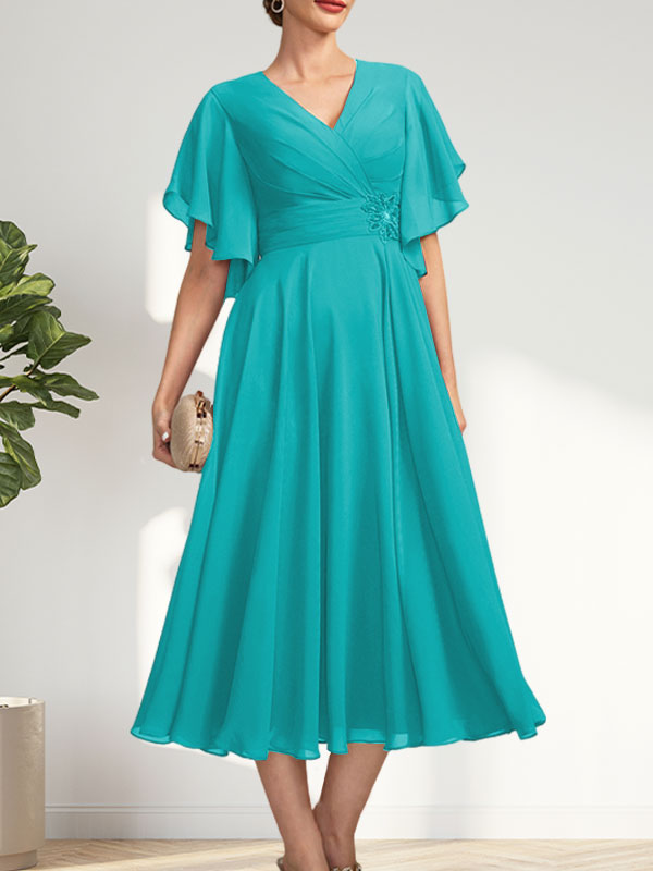 A-Linien-Chiffonkleid mit V-Ausschnitt, Teelänge und plissierter Perlenstickerei für die Mutter der Braut