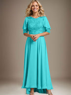 A-Linien-Kleid mit asymmetrischem Chiffon-Spitzenausschnitt und Perlenstickerei für die Mutter der Braut. 