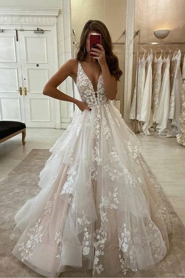 Vestido de novia de encaje con escote en V, falda acampanada de tul fruncido y largo hasta el suelo