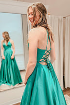 A-Linien-Abendkleid aus Satin mit Spaghettiträgern und Schlitz