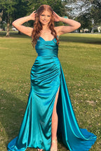 Pfauengrünes, trägerloses, langes Meerjungfrauen-Abendkleid aus Satin mit Schlitz