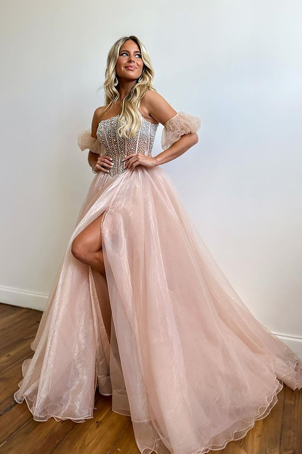 A-Linien-Trägerloses rosafarbenes Korsett-Organza-Abendkleid