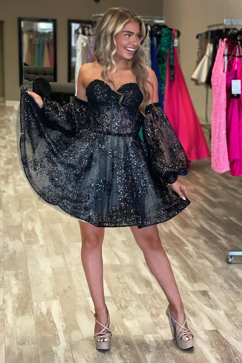 A-Linien-Kleid mit herzförmigem Ausschnitt, Korsett und Ärmeln für den Abschlussball