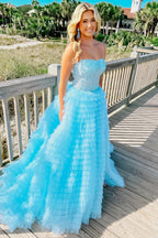 Vestido de fiesta con volantes, corsé y tirantes finos en forma de A