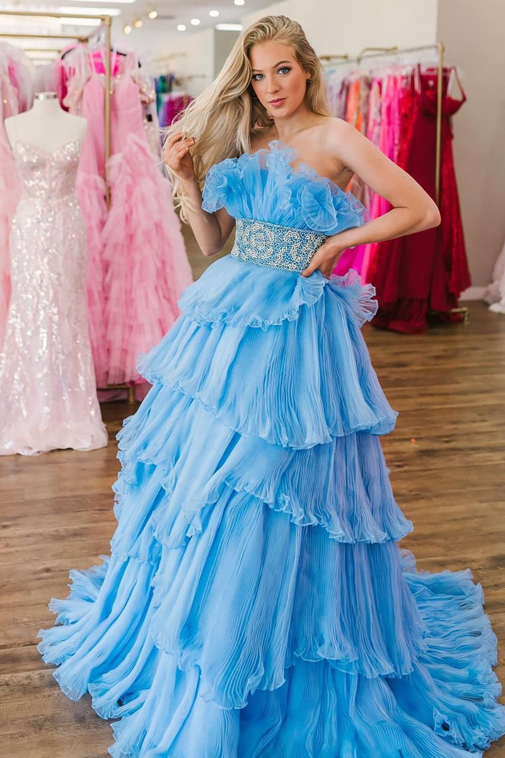 Langes, trägerloses A-Linien-Abendkleid mit Rüschen