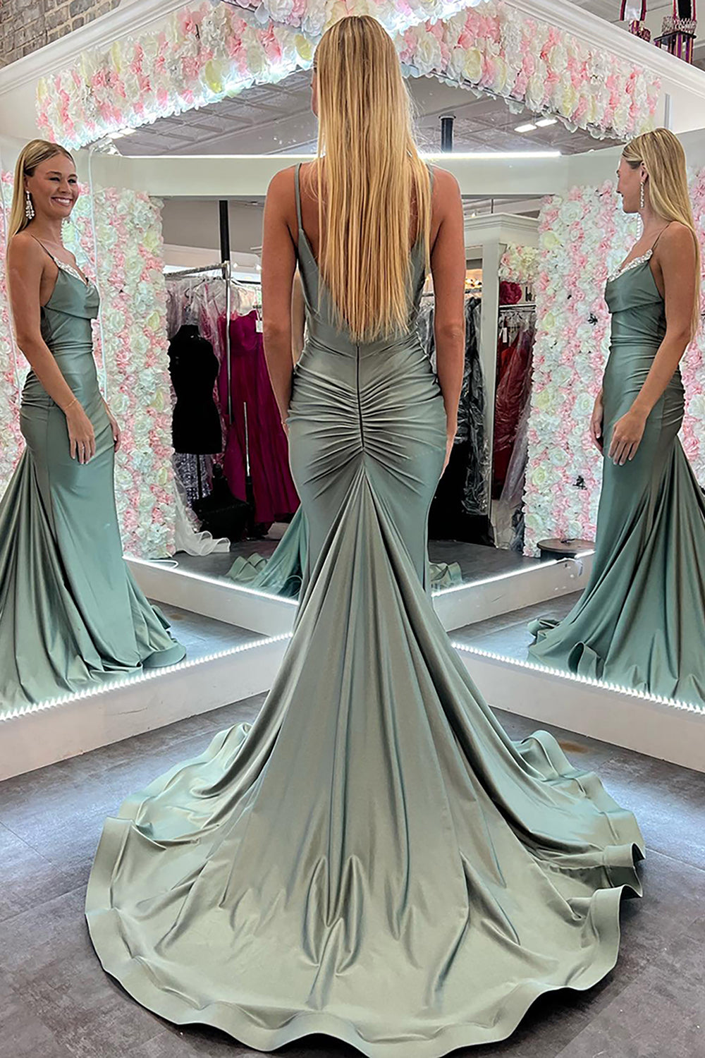 Grünes, langes Meerjungfrauen-Abendkleid mit Spaghettiträgern und Spitze