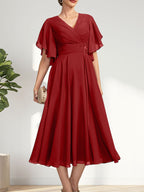 A-Linien-Chiffonkleid mit V-Ausschnitt, Teelänge und plissierter Perlenstickerei für die Mutter der Braut