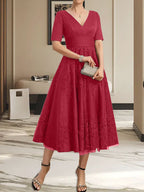 A-Linien-Kleid mit V-Ausschnitt, Teelänge, Tüllspitze und Falten für die Mutter der Braut