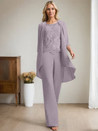 Vestido de madre de la novia de gasa con encaje, escote redondo y lentejuelas y mono/pantalón separado 