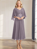 A-Linien-Kleid aus Chiffon mit V-Ausschnitt, Teelänge, plissierten Paillettenapplikationen und Perlenstickerei für die Mutter der Braut 