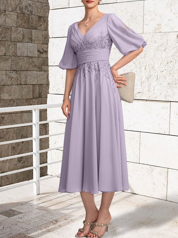 A-Linien-Kleid aus Chiffon mit V-Ausschnitt und Teelänge für die Mutter der Braut mit Falten