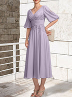 A-Linien-Kleid aus Chiffon mit V-Ausschnitt und Teelänge für die Mutter der Braut mit Falten