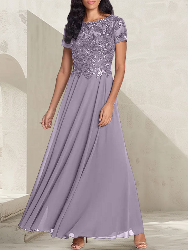 Anthrazitgraues, A-Linien-Kleid mit Rundhalsausschnitt und Perlenstickerei für die Mutter der Braut