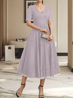 A-Linien-Kleid mit V-Ausschnitt, Teelänge, Tüllspitze und Falten für die Mutter der Braut