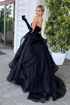 Schwarzes, langes A-Linien-Abendkleid mit herzförmigem Ausschnitt und Perlenstickerei