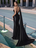 Langes, einseitig schulterfreies Spitzen-Abendkleid mit Schleppe