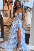 Vestido de fiesta con corsé, hombros descubiertos y volantes de encaje