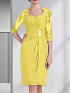 Etuikleid/Säulenkleid mit Herzausschnitt, knielang, aus Chiffon für die Mutter der Braut mit Perlenapplikationen, Spitze, Pailletten und Falten