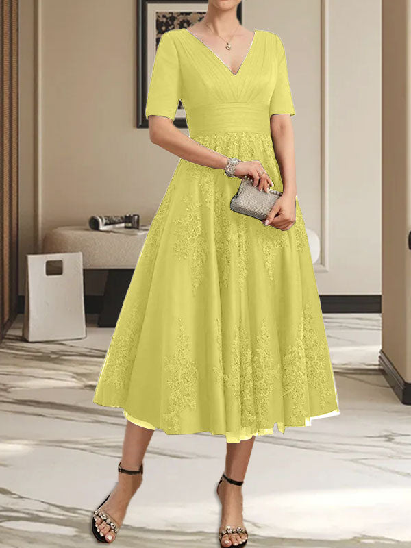 A-Linien-Kleid mit V-Ausschnitt, Teelänge, Tüllspitze und Falten für die Mutter der Braut