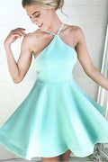 Minivestido de raso color menta con cuello halter, corte A y fruncido para la fiesta de bienvenida