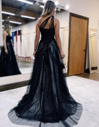 Vestido de fiesta largo negro de corte A con un solo hombro y apliques