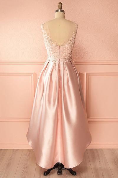 A-Linien-Scoop-Neck-High-Low-Abschlusskleid aus Satin mit Applikationen