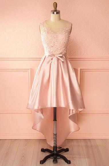 A-Linien-Scoop-Neck-High-Low-Abschlusskleid aus Satin mit Applikationen