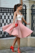 Vestido de regreso a casa color rubor, largo hasta la rodilla, corte A, con tirantes finos y pliegues