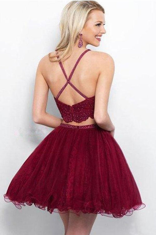 Ein zweiteiliges Homecoming-Kleid in A-Linie mit Perlenstickerei