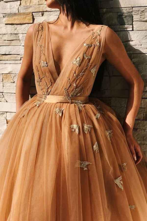 Vestido de fiesta de tul con cuello en V, sin espalda y con apliques