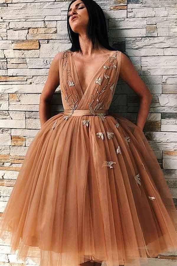 Vestido de fiesta de tul con cuello en V, sin espalda y con apliques