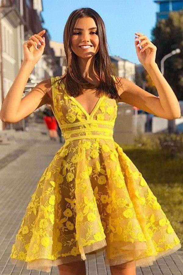 Vestido de regreso a casa corto amarillo sin mangas con cuello en V de línea A