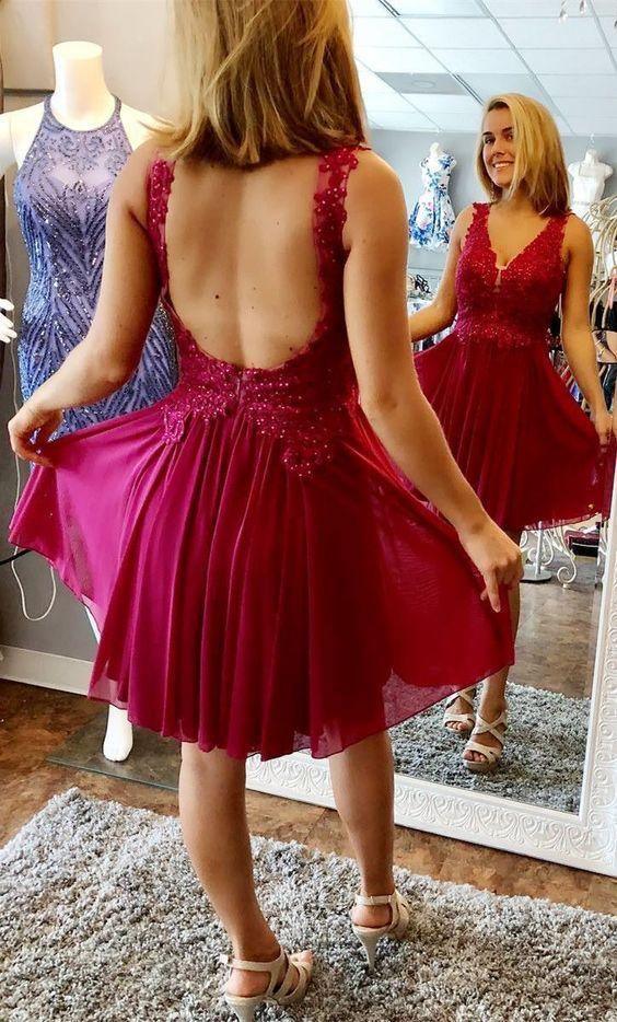 Vestido de cóctel acampanado con cuello en V sin espalda