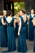 Vestido de dama de honor azul marino con escote en V, cola larga y espalda descubierta