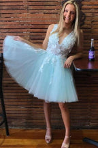 Vestido de fiesta corto de tul escote en V línea A