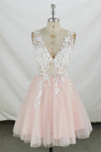 Vestido de fiesta corto de tul escote en V línea A