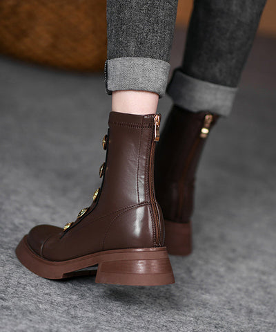 Braune, klobige Stiefel im europäischen und amerikanischen Stil 