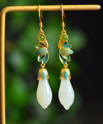 Hermosos aretes colgantes de orquídea esmaltada con incrustaciones de jade y plata de ley dorada