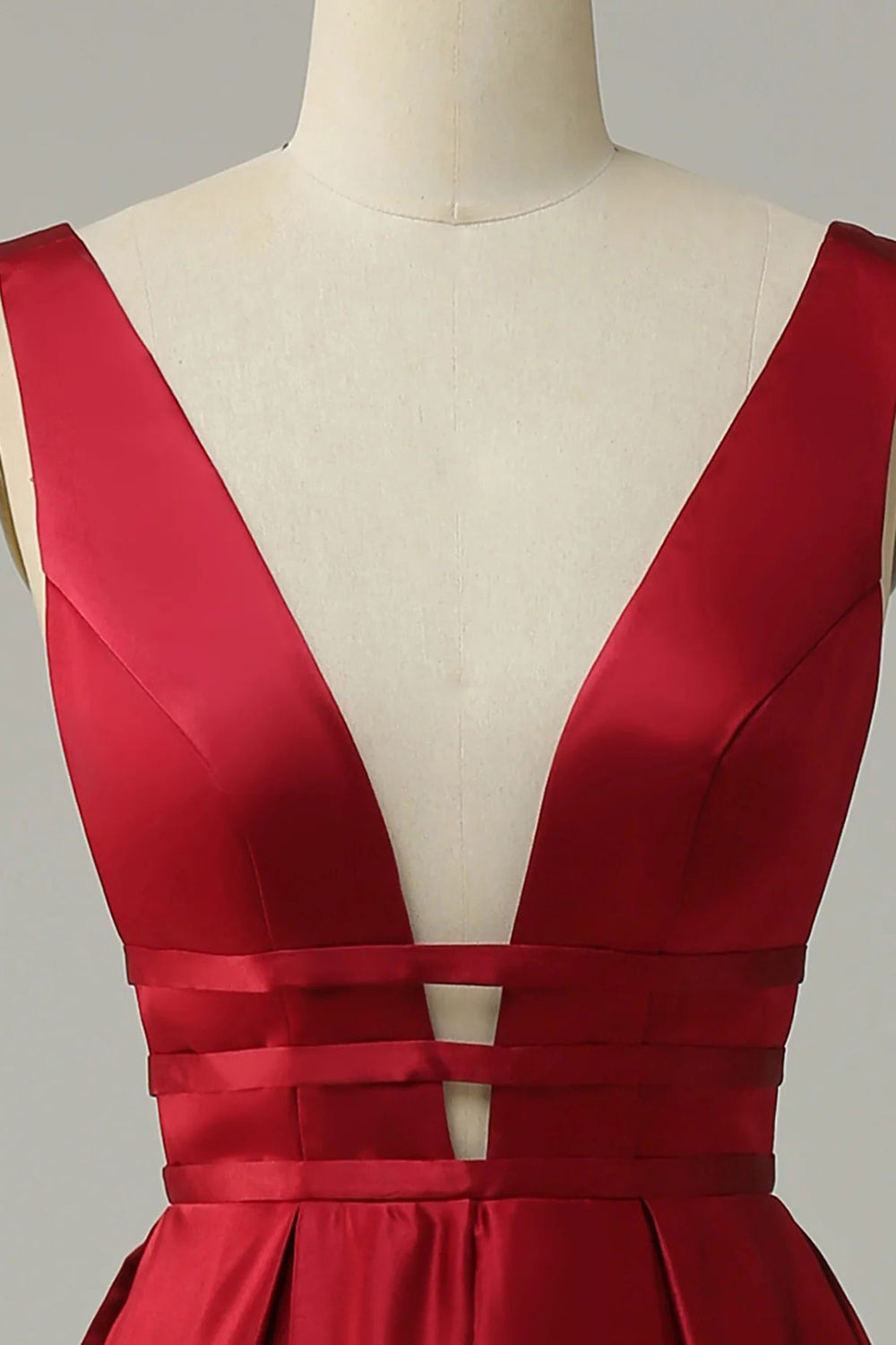 Langes, rotes A-Linien-Abendkleid mit tiefem V-Ausschnitt und rückenfreiem Design