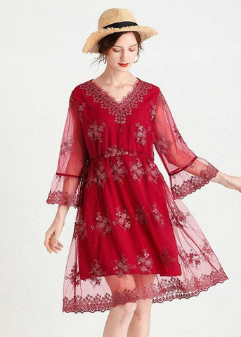 Vestido fino de primavera con mangas tres cuartos en jacquard, escote en V y color morera 