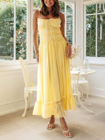 Elegante vestido de patchwork con tirantes y hombros descubiertos 