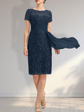 Etuikleid mit Rundhalsausschnitt, Illusion-Effekt, knielang, aus Chiffon mit Spitze, Rüschen und Pailletten – ideal für die Mutter der Braut