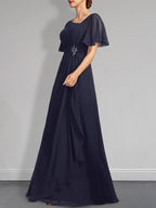 A-Linien-Kleid aus Chiffon in Bodenlänge mit asymmetrischem Schnitt, plissiert und mit Pailletten und Perlenstickerei