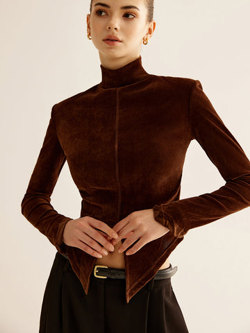 Camiseta de terciopelo con cuello alto y abertura 