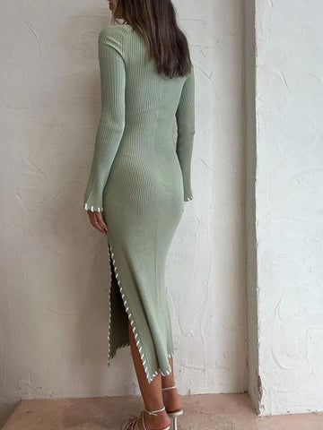 Vestido midi ajustado con abertura y cintura alta en color liso 