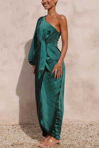 Endaring Romance – Maxikleid aus Satin mit One-Shoulder-Träger und Schlitz vorne zum Binden 