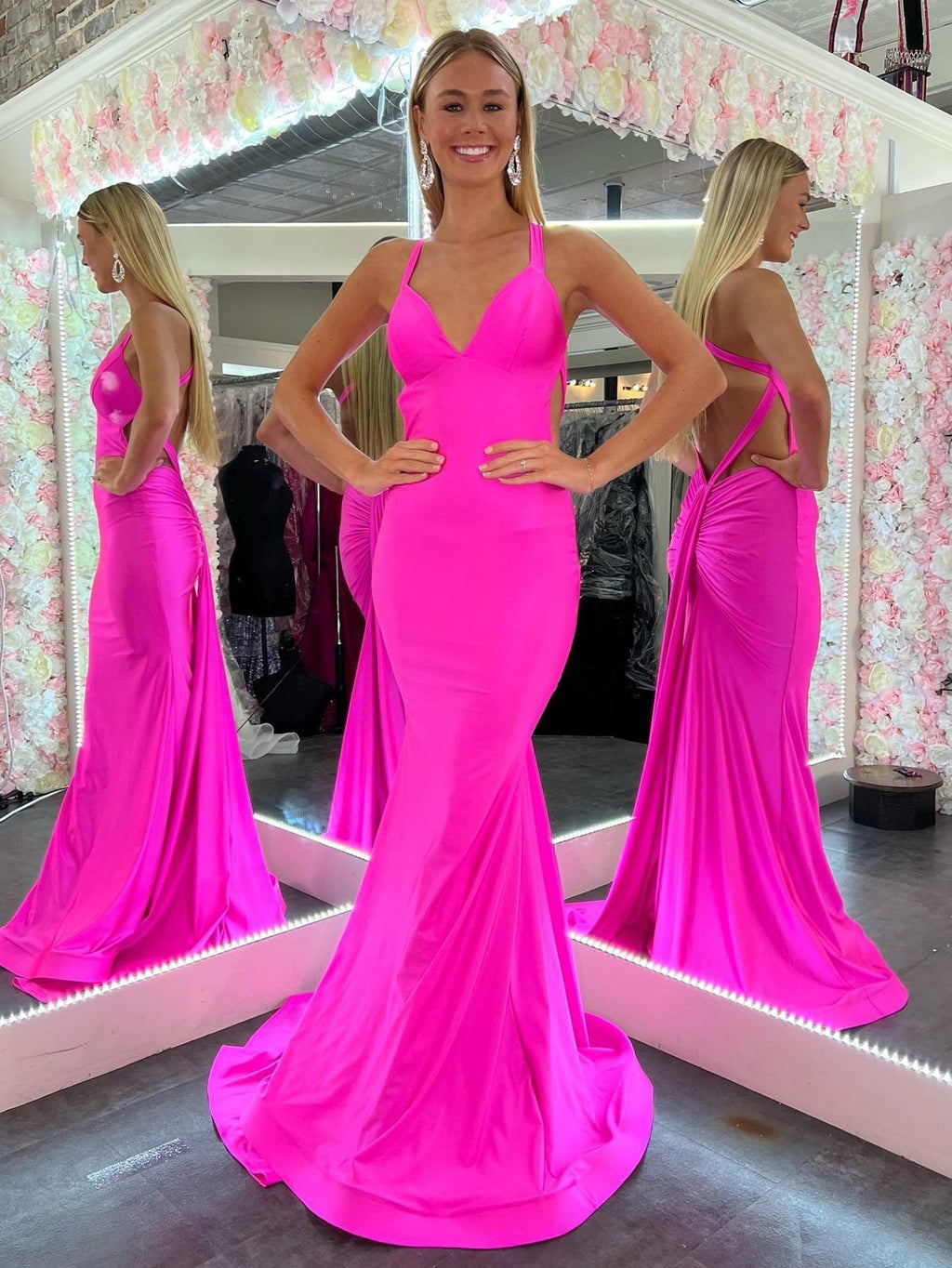 Meerjungfrauen-Abendkleid aus rosa Satin mit V-Ausschnitt und offenem Rücken